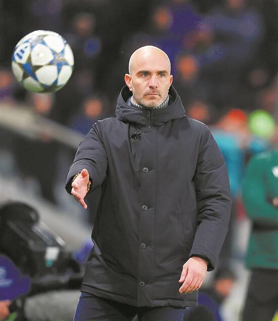 蓝狮主帅一夺冠就下课？